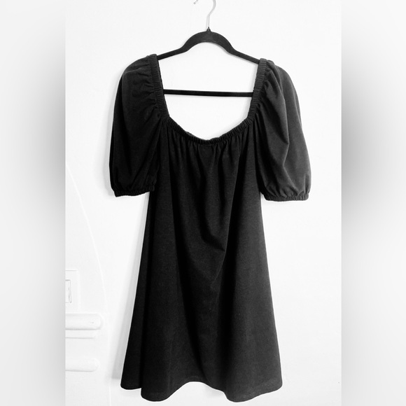 H&M Dresses & Skirts - H&M black puffed sleeved, A line sundress in M.